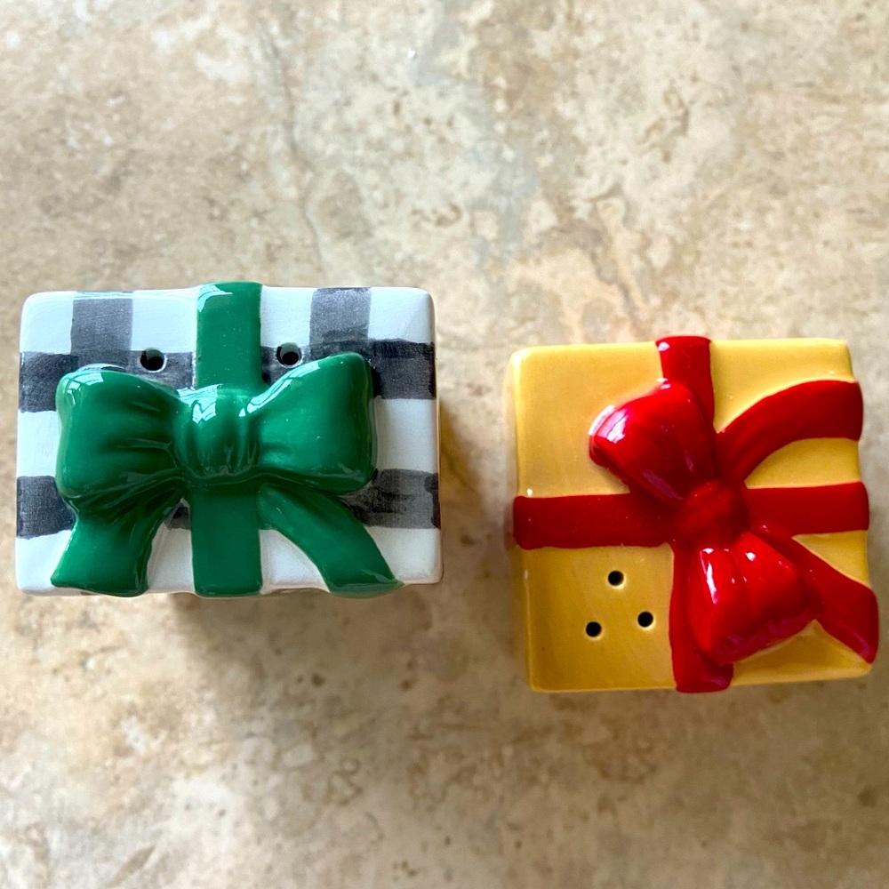Hallmark Christmas Presents Salt and Pepper Holiday Table Shakers. New!